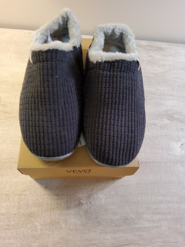 Vevo Aev0 House Shoe They Feel Very Warm . Size. 9 N