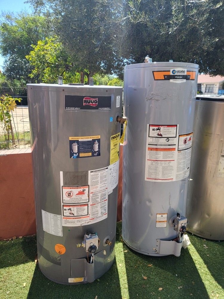 Gas Water Heater 50 Gal In Good Condition And Warranty Works Great