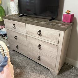 Cassie White Wood 6-Drawer Dresser