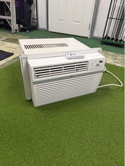 LG 8,000 Window Air Conditioner, 115V, 350 Sq.Ft. (14' x 25' Room Size), Quiet Operation, Electronic Control with Remote, 8000 BTU, White