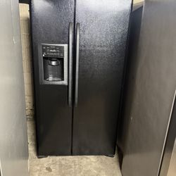 Ge Refrigerator/ No Ice Maker