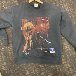 Nutmeg Chicago Bulls Pullover