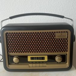 Vintage Inspired Bluetooth Speaker & Radio 