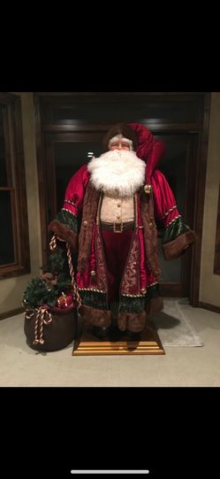 7ft Santa Very Lifelike