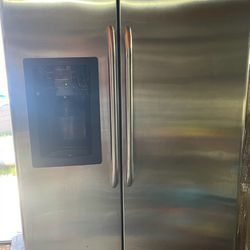 Refrigerator GE Double Door