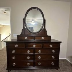 Beautiful Solid Wood Bedroom Set – Great Condition!