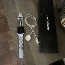 Nike Apple Watch SE 
