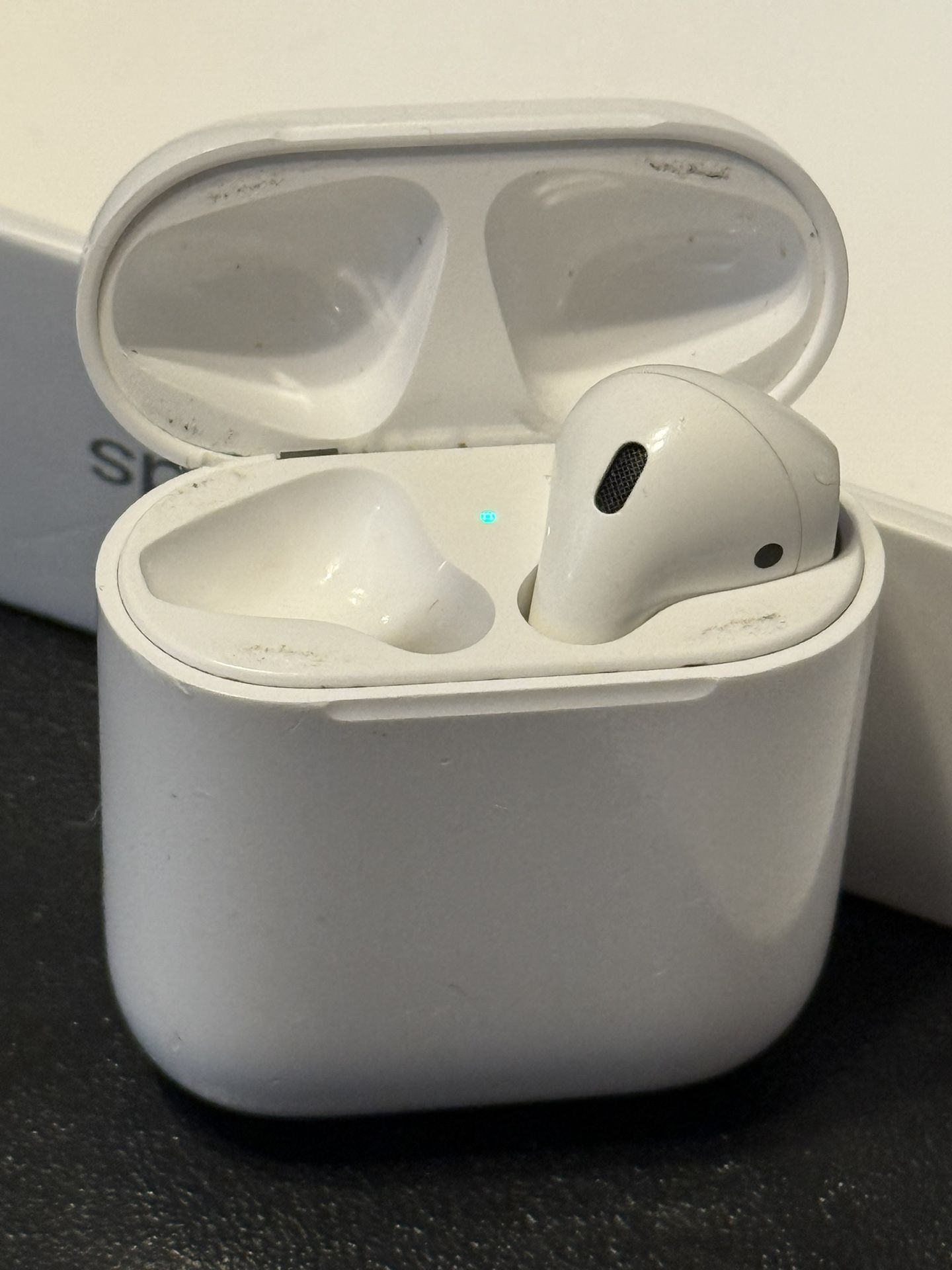 Apple AirPod Earbud RIGHT EARBUD ONLY!!!