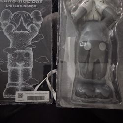 Bear brick & Kaws Figure 