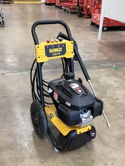 (Used Like New) Dewalt 3100 PSI 2.3 GPM Gas Cold Water Professional Pressure Washer with HONDA GCV170 Engine