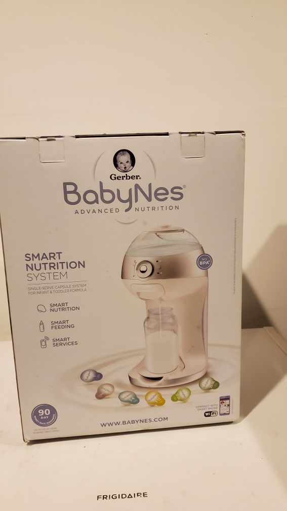 Baby formula dispenser by Gerber