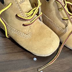 I am selling these timberland brand baby shoes, they are new.
