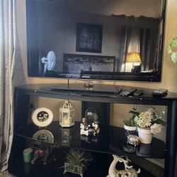 SAMSUNG TV + TV TABLE
