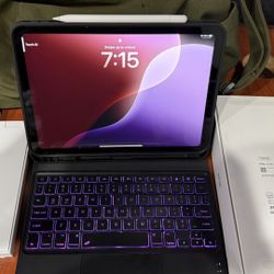 ipad silver 2025 128 GB A16 and Apple pencil usb-c and protective ipad case with mini keyboard (read description)