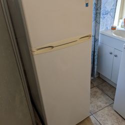Apartment Size Refrigerator 