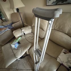 Medline - Mdsv80535 - Underarm Crutches Aluminum Frame Adult 300 Lbs. Weight Capacity Push Button Adjustment