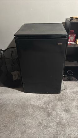 mini fridge 