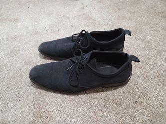 Black dress shoes
