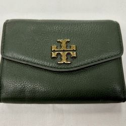 Tory Burch Kira Pebbled Medium Flap Wallet - Poblano Green 74882