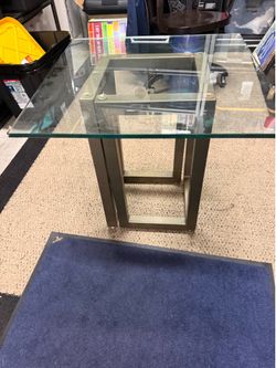 End glass table