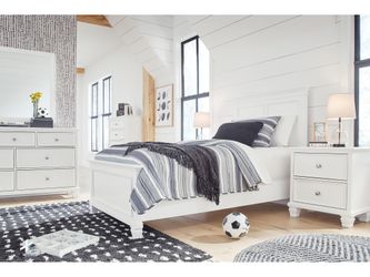 Fortman White Full Panel 4-Piece Bedroom Set