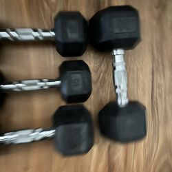 Dumbbells And More Exercise Stuff. Mancuernas y más para ejercicio. 