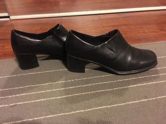 Women’s low cut booties.
