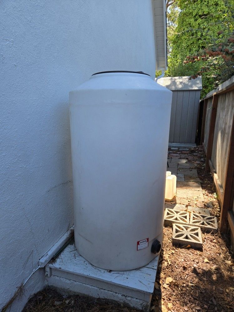 165 Gallon Water/Chemical Container 