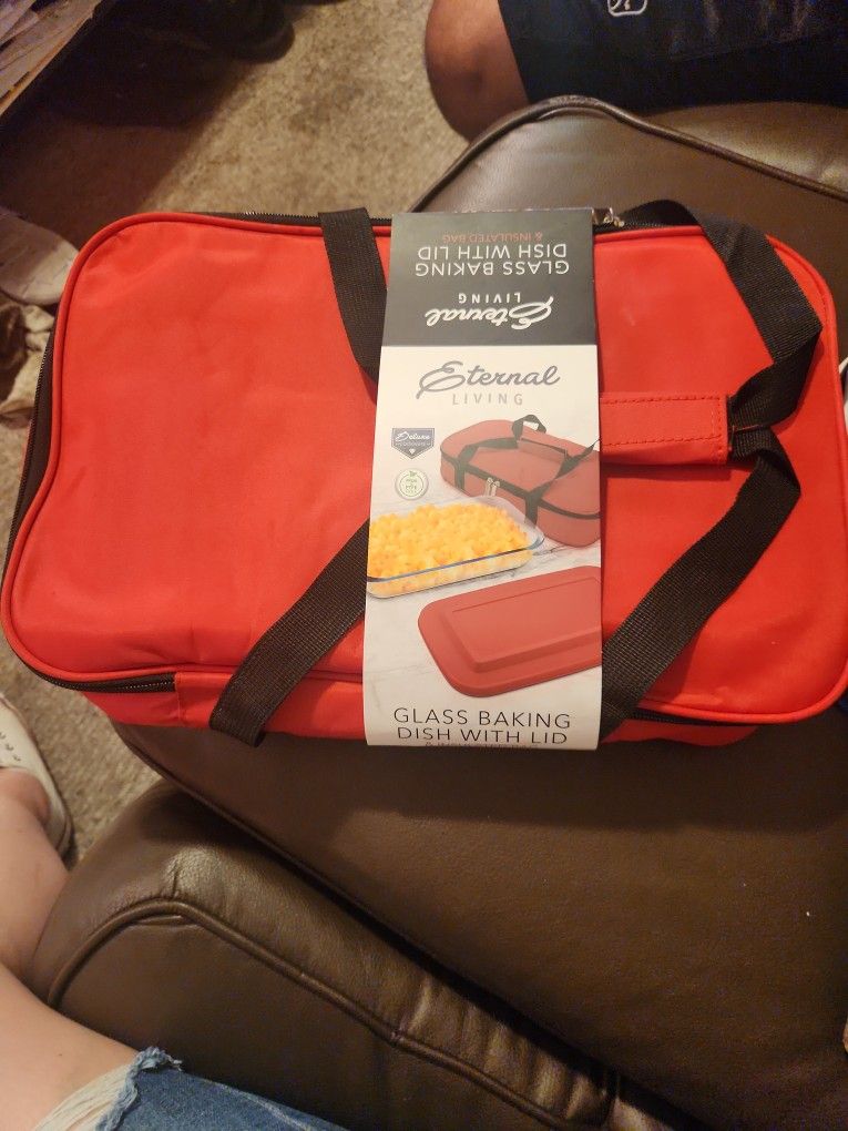 Glass Baking Dish With Lid and Insulated Bag