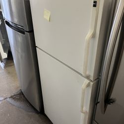HOTPOINT Refrigerator 