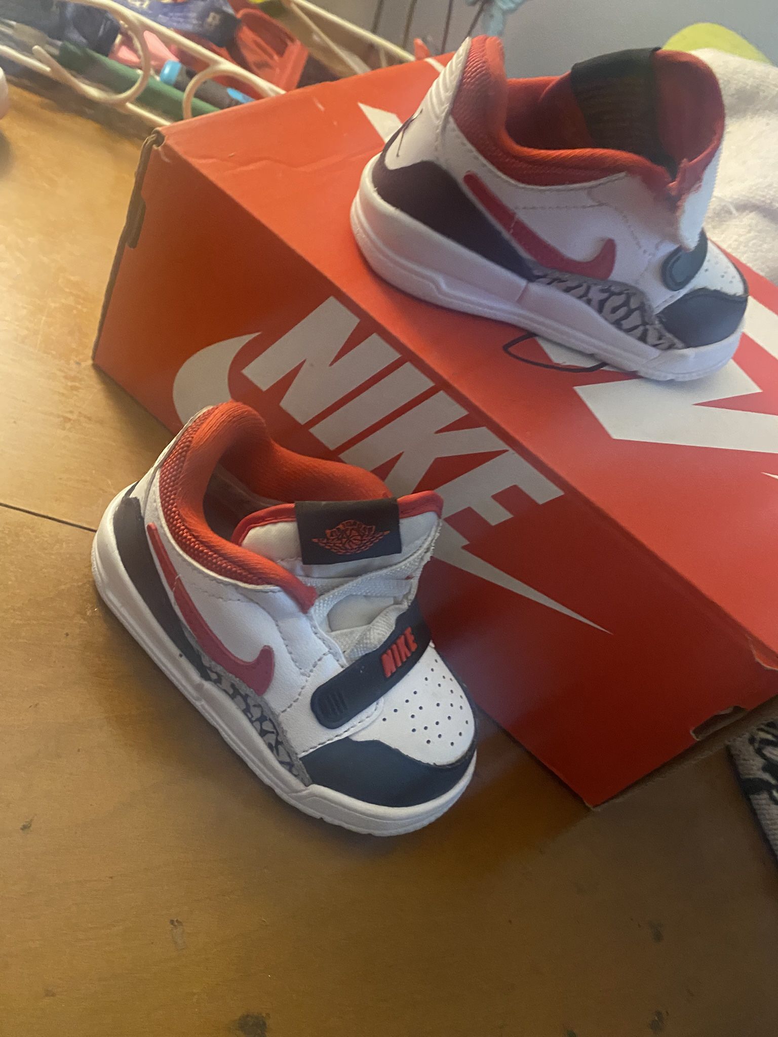 Nike Toddler Unisex Shoes Size Five Pick Up Only 
