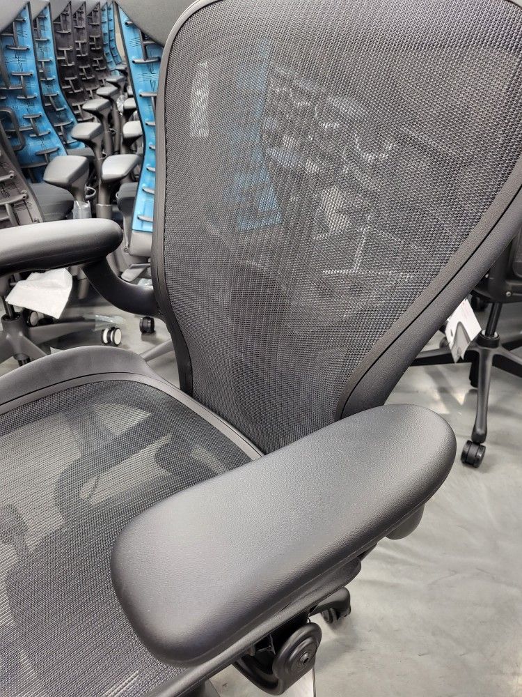 BRAND NEW HERMAN MILLER REMASTERED AERON SIZE B ONYX COLOR POSTURE-FIT SL