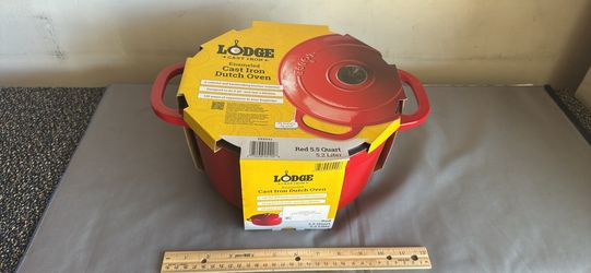 LODGE 5.5 cast iron Dutch oven