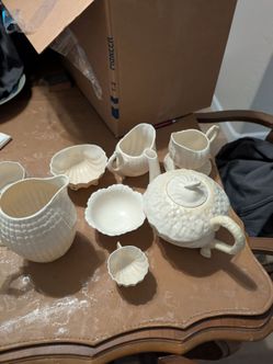 Belleek porcelain pottery