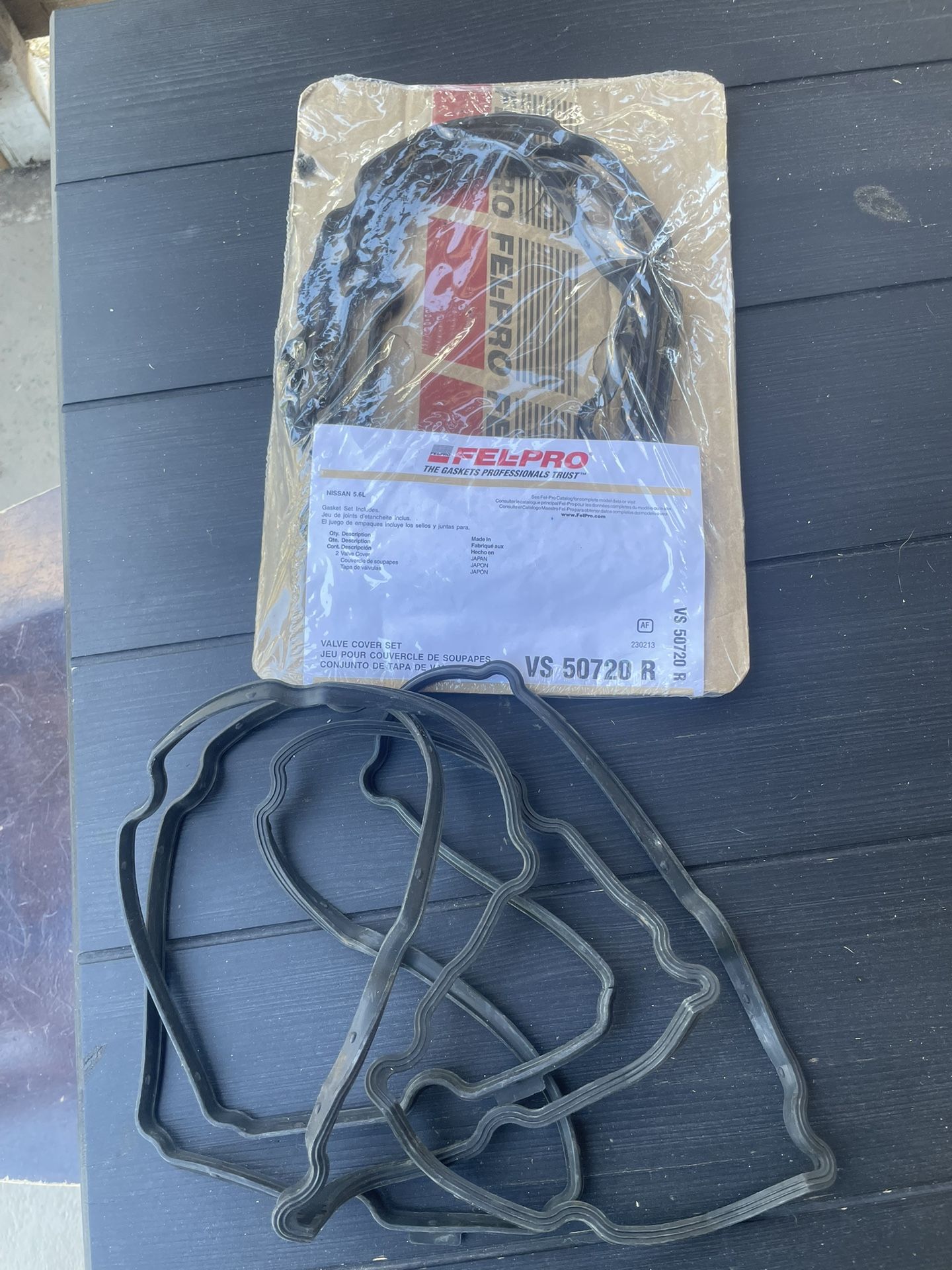 Nissan V8 Valve And Air Intake Gaskets