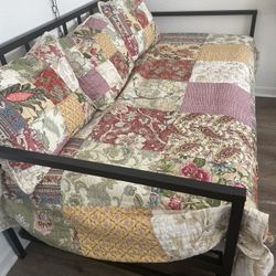 Day Bed With Trundle 