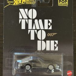 Hot Wheels Premium 007 Aston Martin V8 Pop Culture