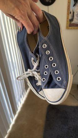 Women’s Converse blue size 7 1/2 like new
