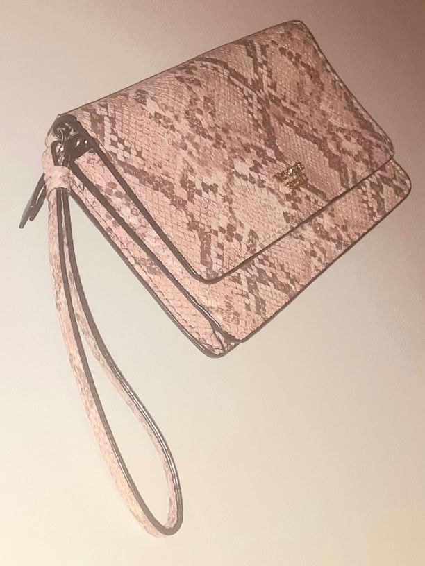 Victoria’s Secret VS Exotic Python Pink Wristlet/Wallet
Color: Pink (686L)