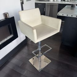 Modern Adjustable Bar Stool – Must Go Today