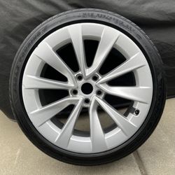1 Tesla Sport 19" Model 3 Wheel Rim Tire Good Spare for 2017 to 2023 M3 models. Goodyear 235/40R19 tire is used but has tire has plenty of good tread 