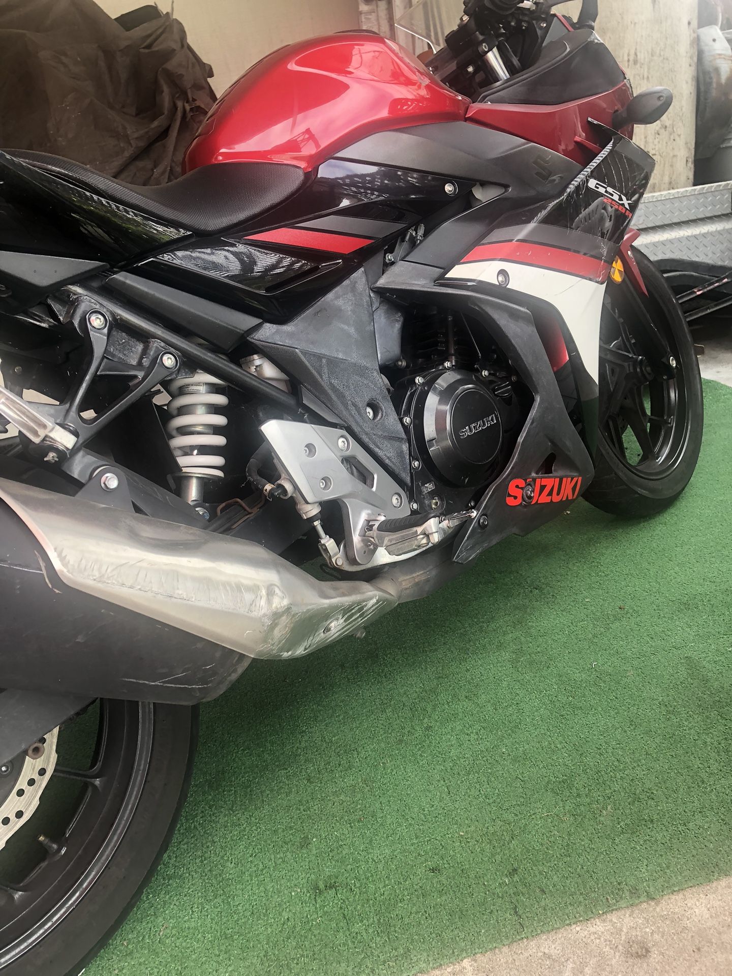 2019 Suzuki GXS 250R