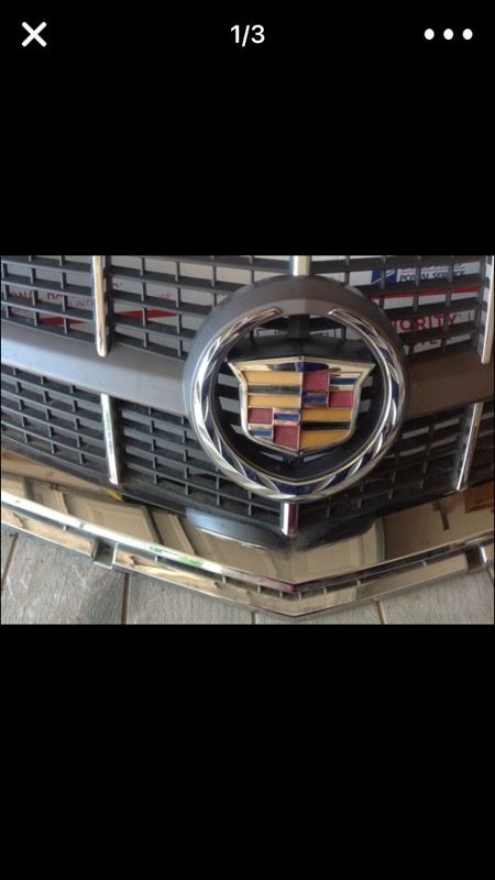 Cadillac SRX Grille Original GM a 2010-2012 CADILLAC SRX SILVER GRILLE WITH EMBLEM OEM