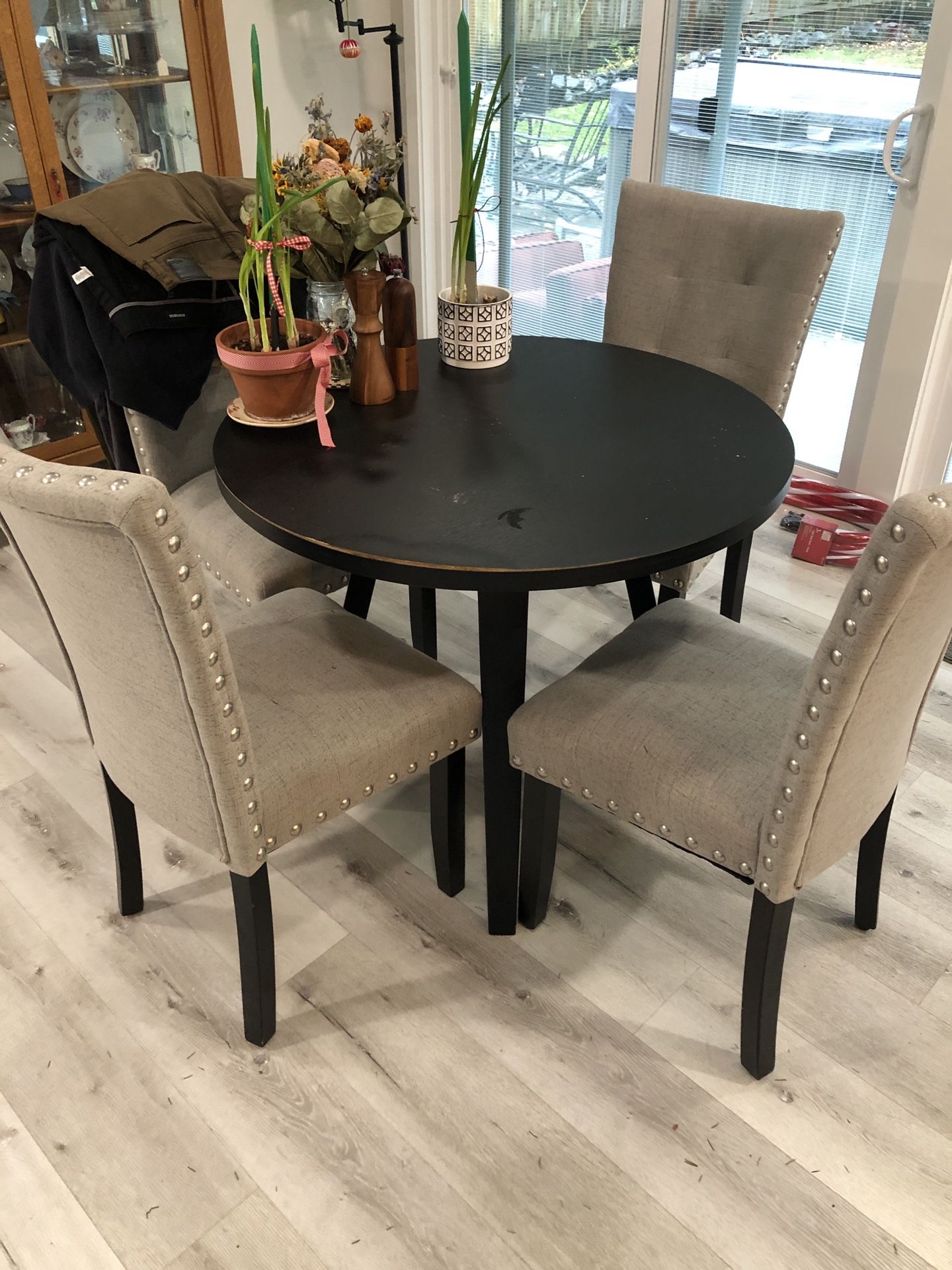Black Round Dining Table And Chairs