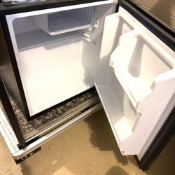 Haier Mini Fridge With Freezer Never Used Never Used Like New