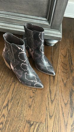 Faux Snake Skin Steve Madden  Size 10 