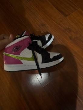 Air Jordan 1 Mid Cyber Active Fuchsia 9.5
