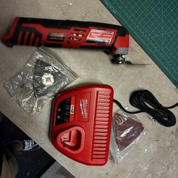 Milwaukee M12 12V Lithium-Ion Cordless Oscillating Multi-Tool 