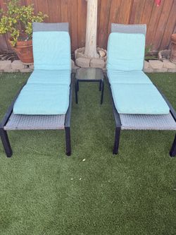 outdoor lounge chairs 
