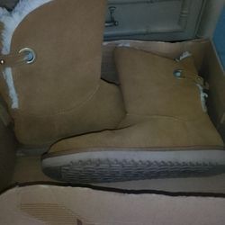 New Ugg Boots Size 10